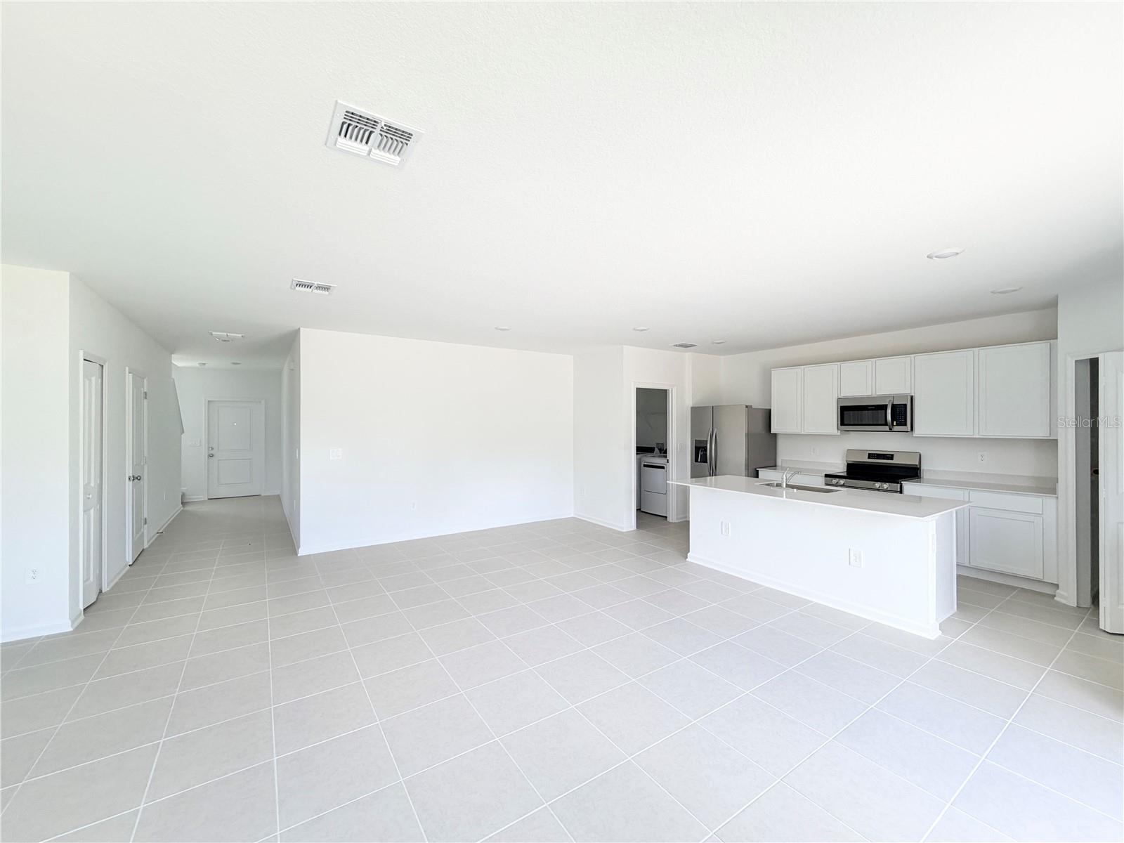 Listing photo id 11 for 368 Kayden Cove