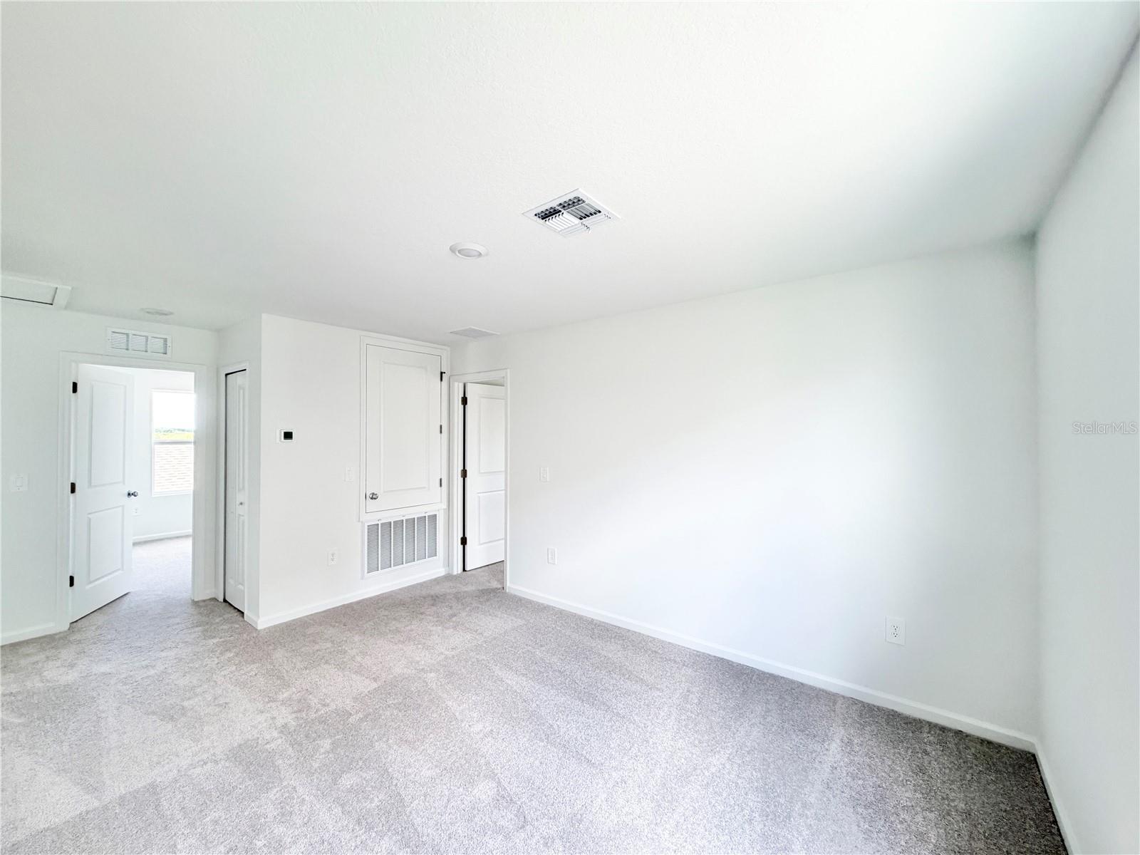Listing photo id 12 for 368 Kayden Cove