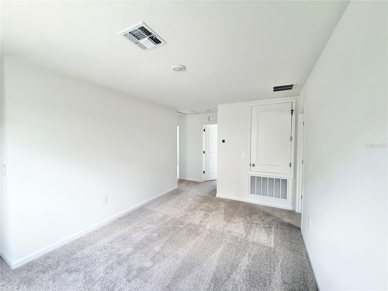 Listing photo id 13 for 368 Kayden Cove