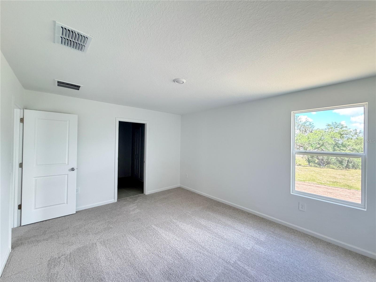 Listing photo id 15 for 368 Kayden Cove
