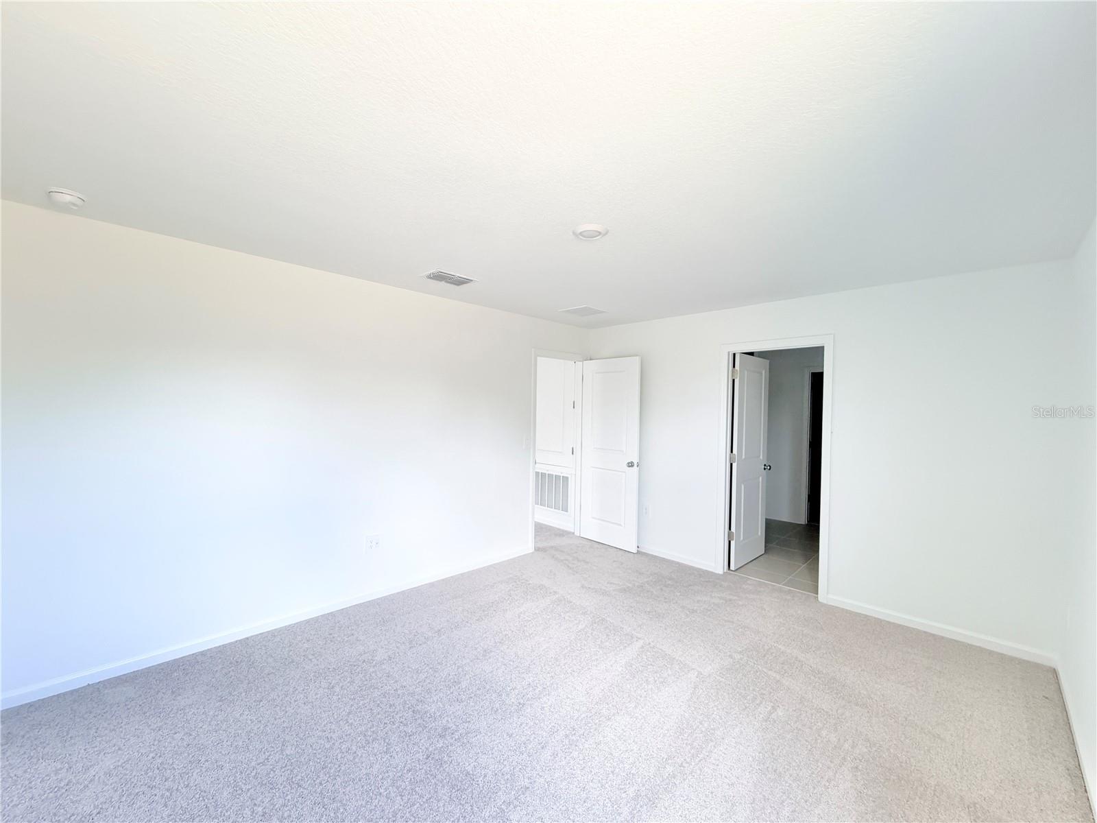 Listing photo id 16 for 368 Kayden Cove