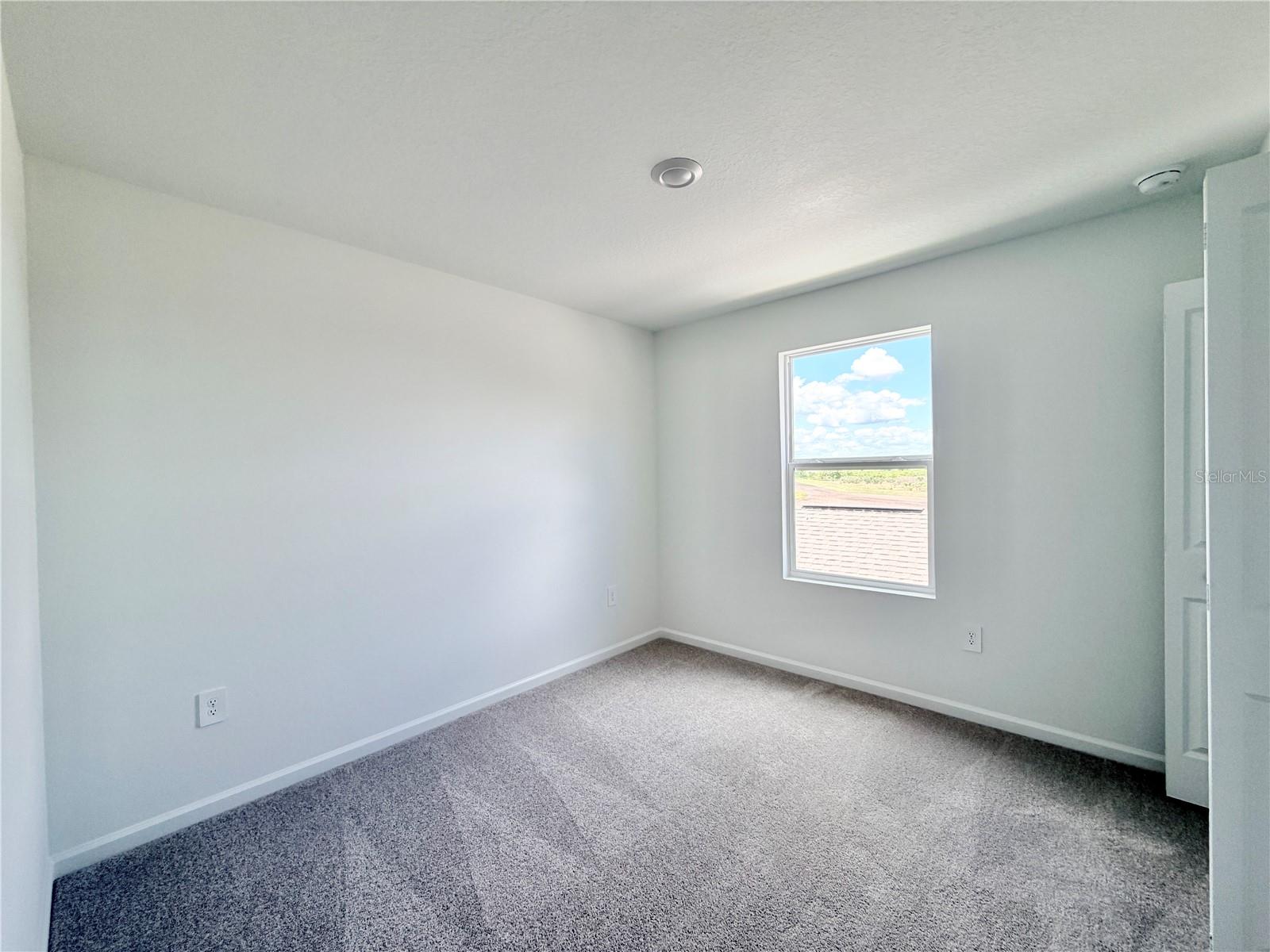 Listing photo id 24 for 368 Kayden Cove
