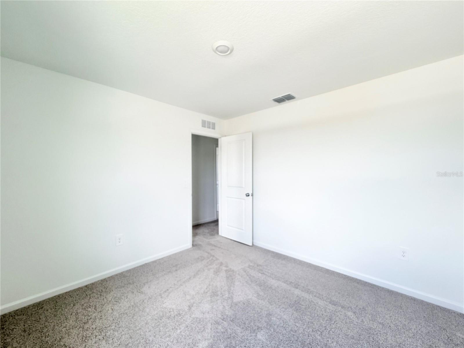Listing photo id 30 for 368 Kayden Cove