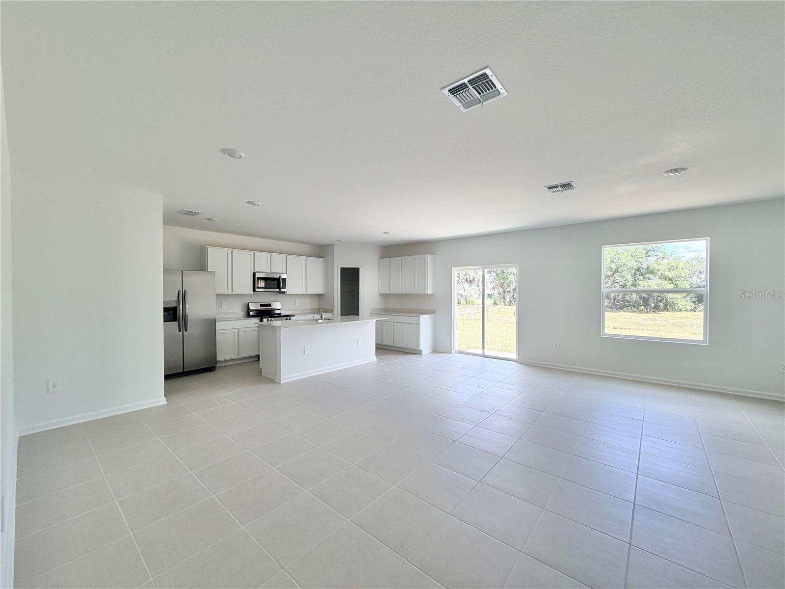 Listing photo id 3 for 368 Kayden Cove