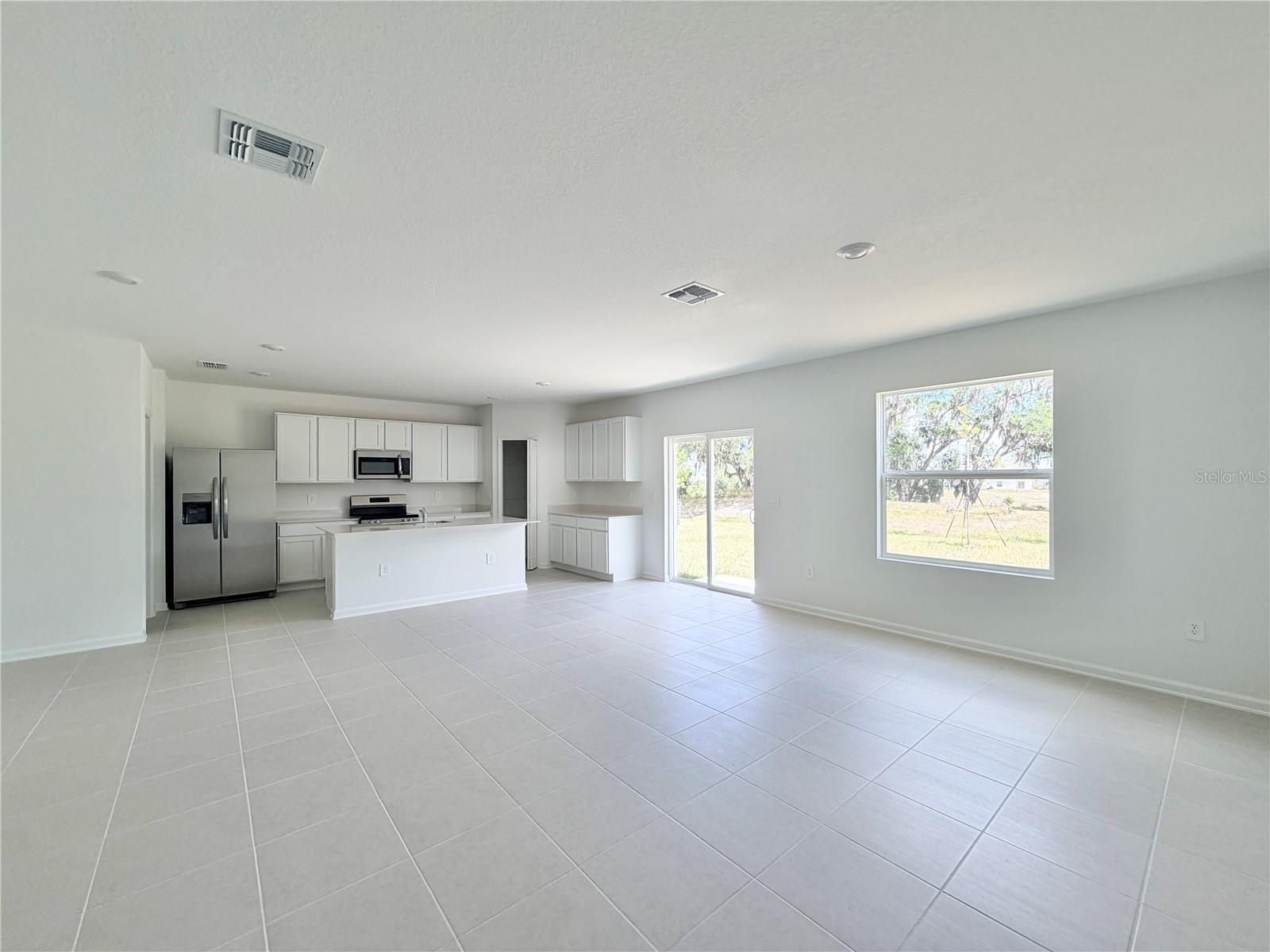 Listing photo id 4 for 368 Kayden Cove