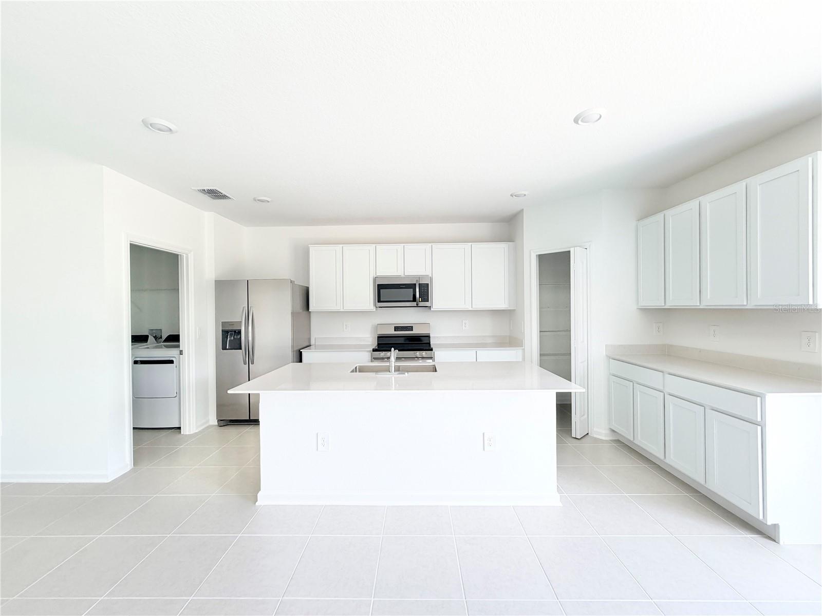 Listing photo id 6 for 368 Kayden Cove