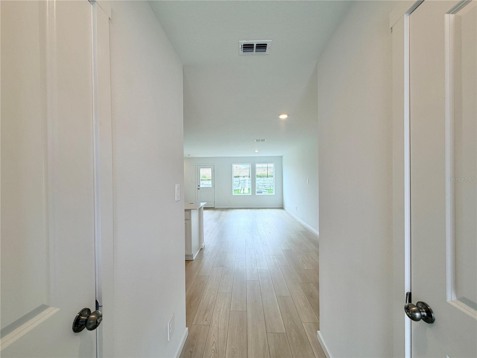 Image 4 of 34 For 842 Lynx Street