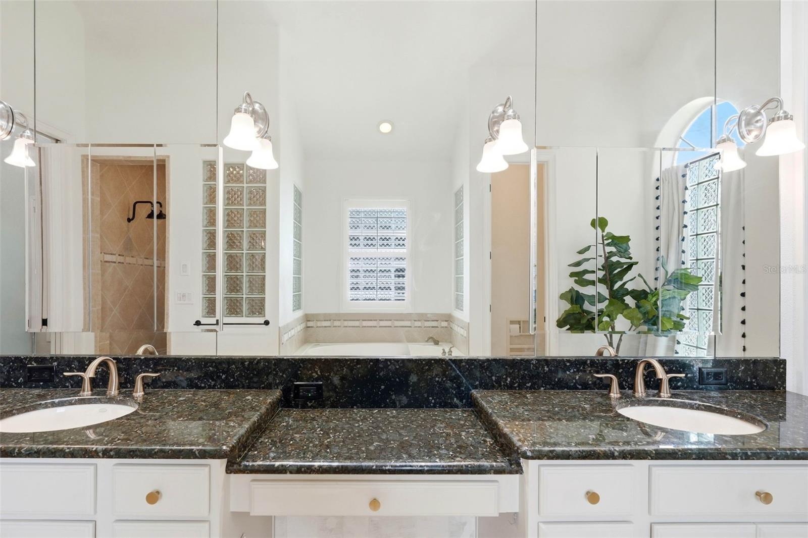 Image 20 of 60 For 5207 Timberview Terrace
