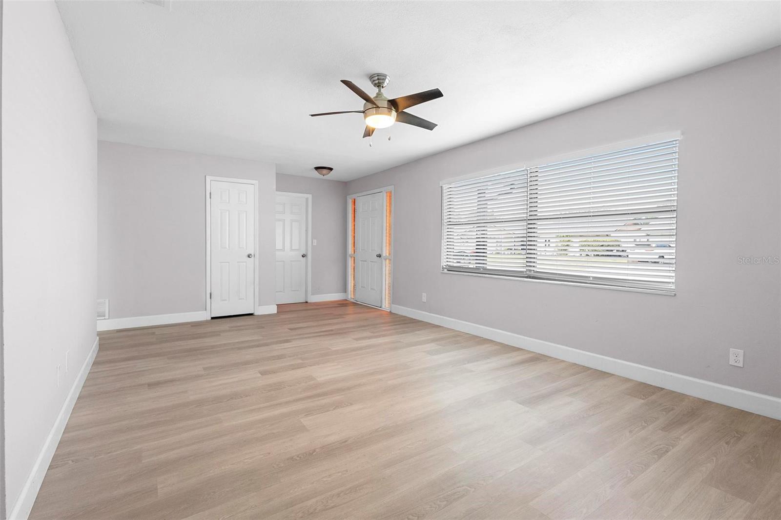 Image 14 of 32 For 10140 Bridlewood Avenue