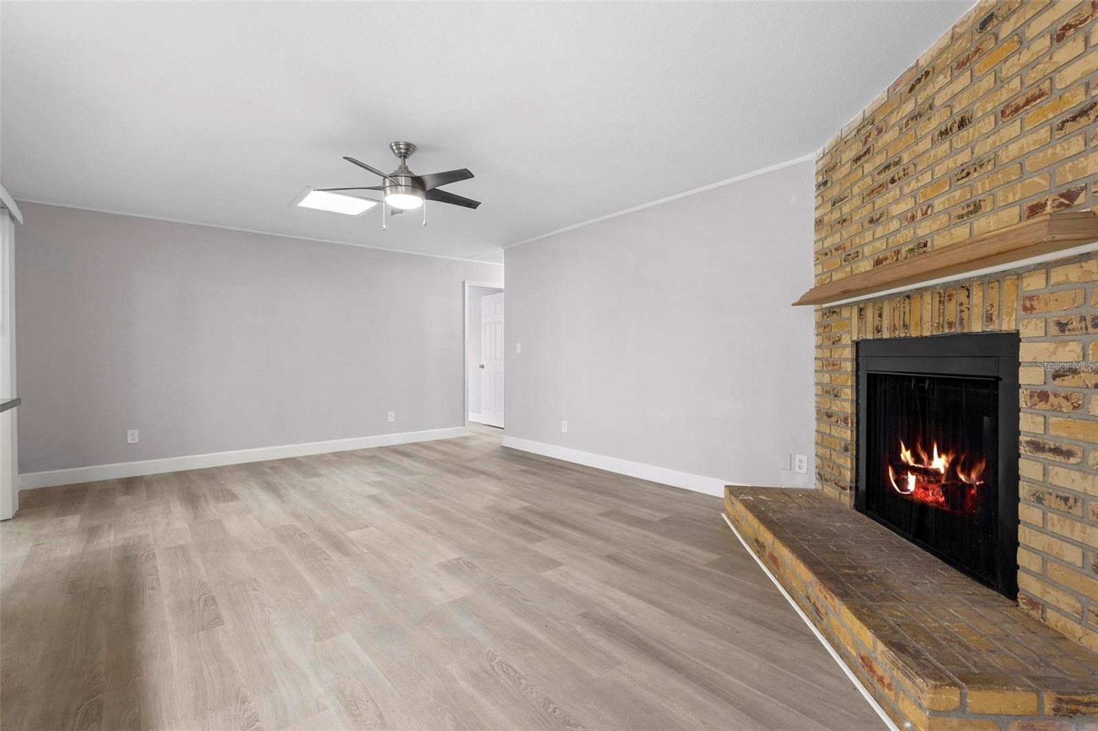 Image 18 of 32 For 10140 Bridlewood Avenue