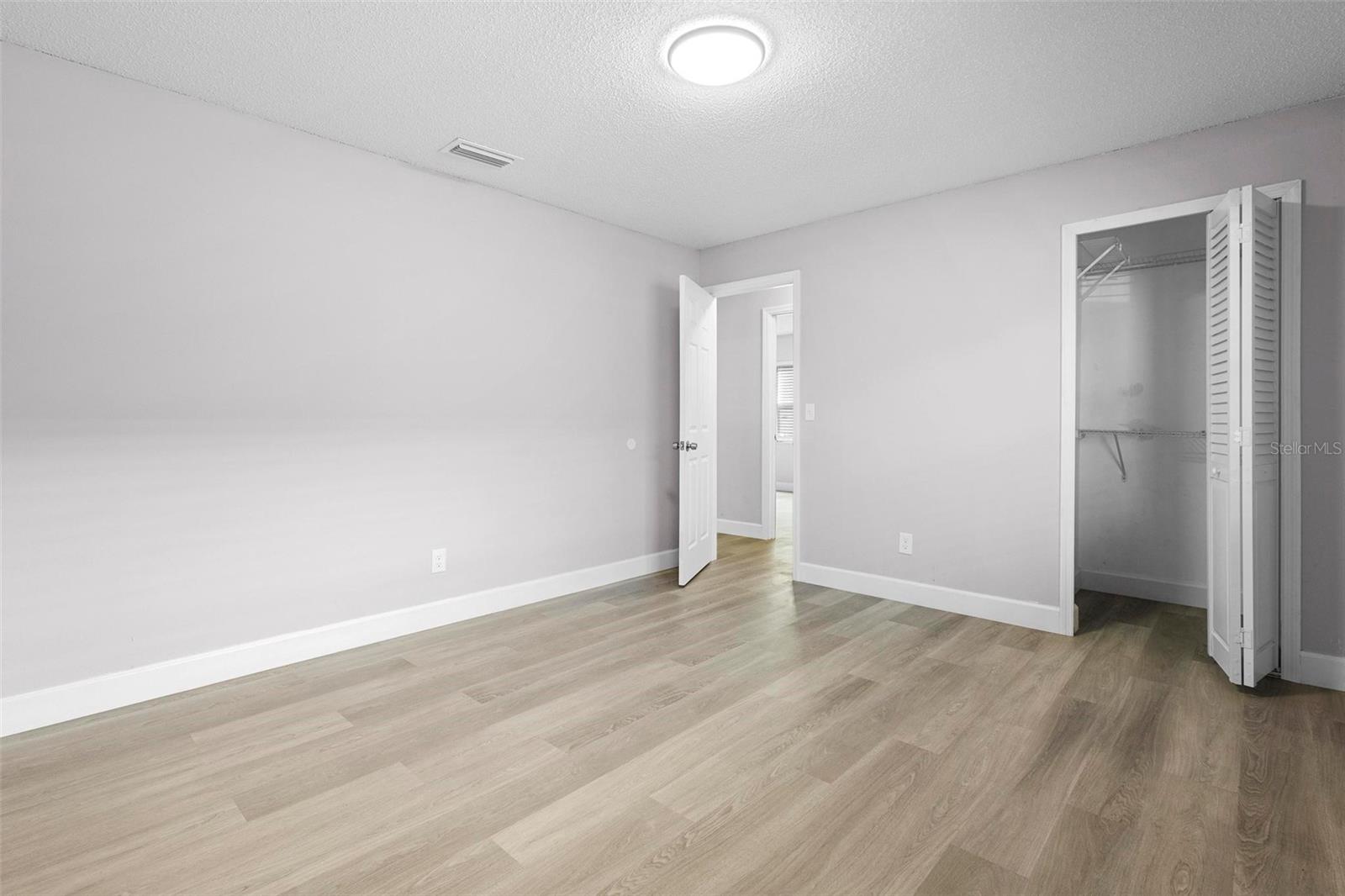 Image 21 of 32 For 10140 Bridlewood Avenue