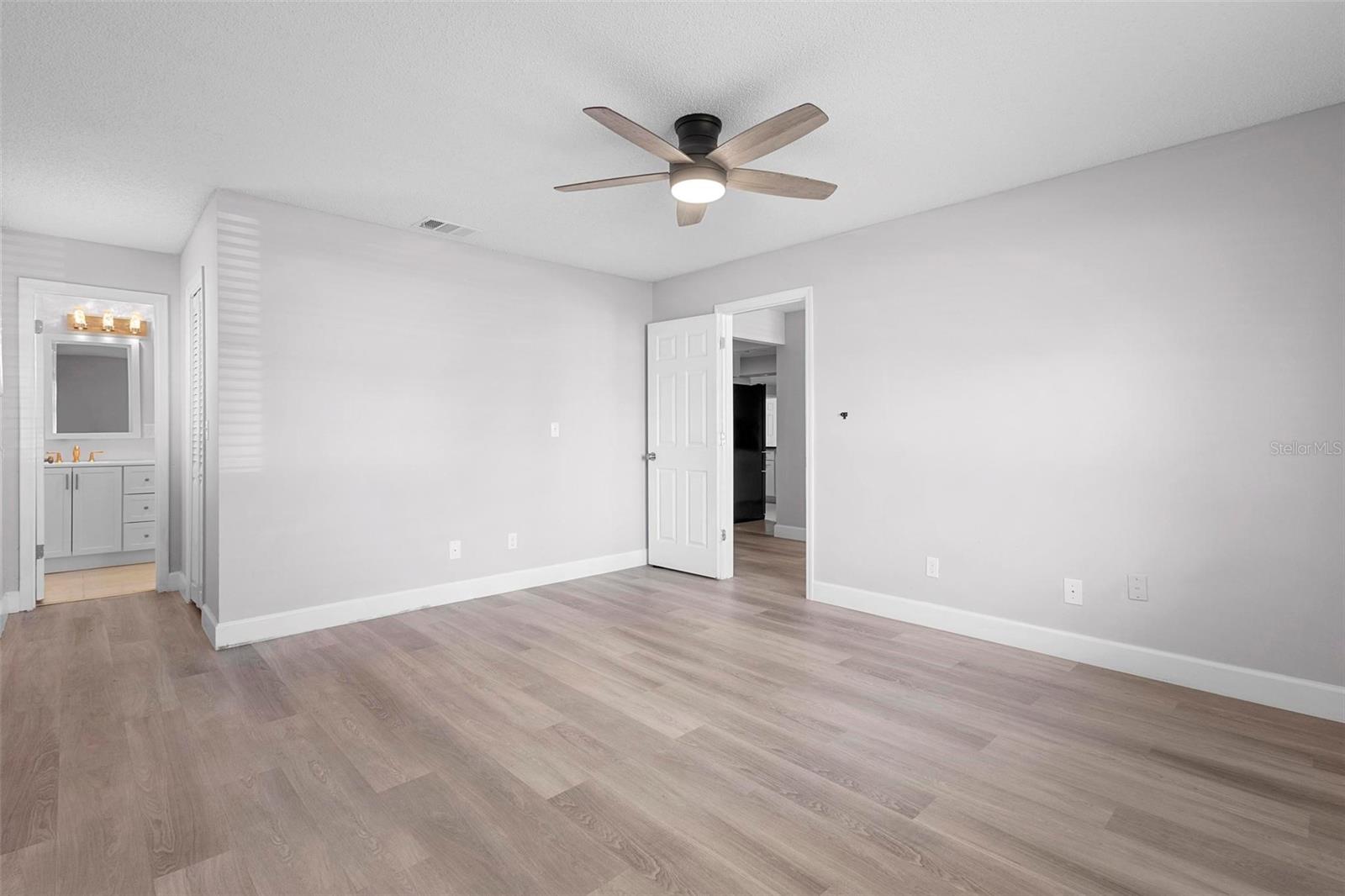 Image 22 of 32 For 10140 Bridlewood Avenue