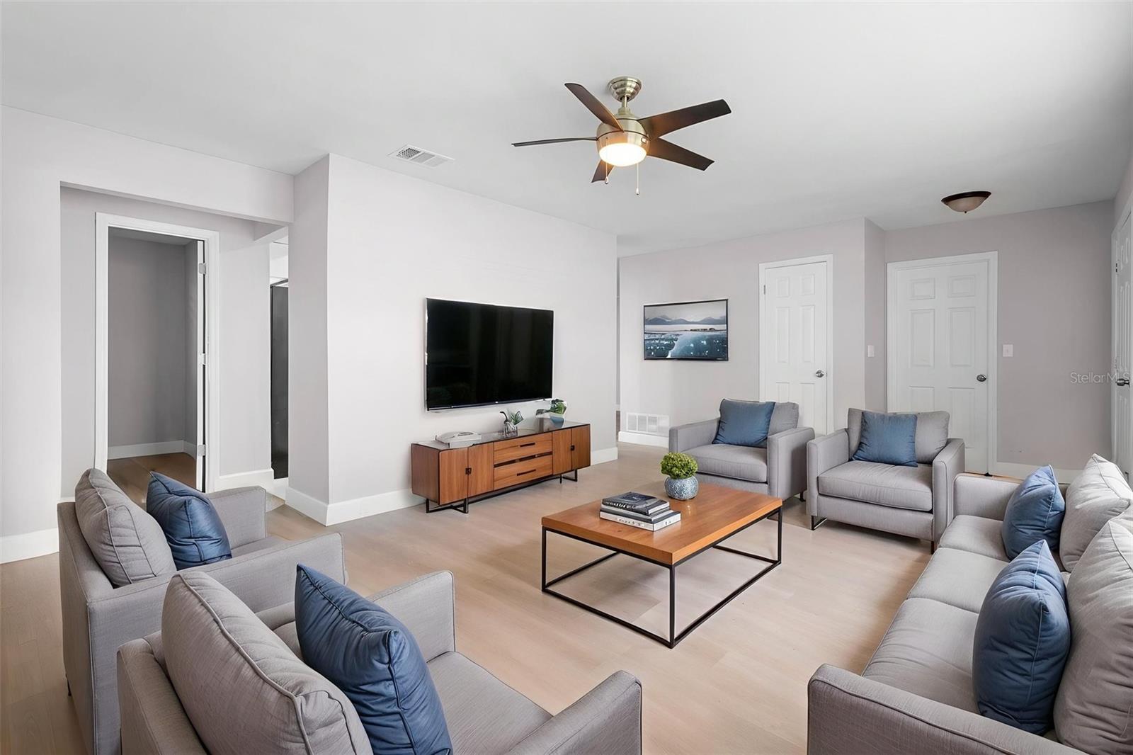 Image 9 of 32 For 10140 Bridlewood Avenue