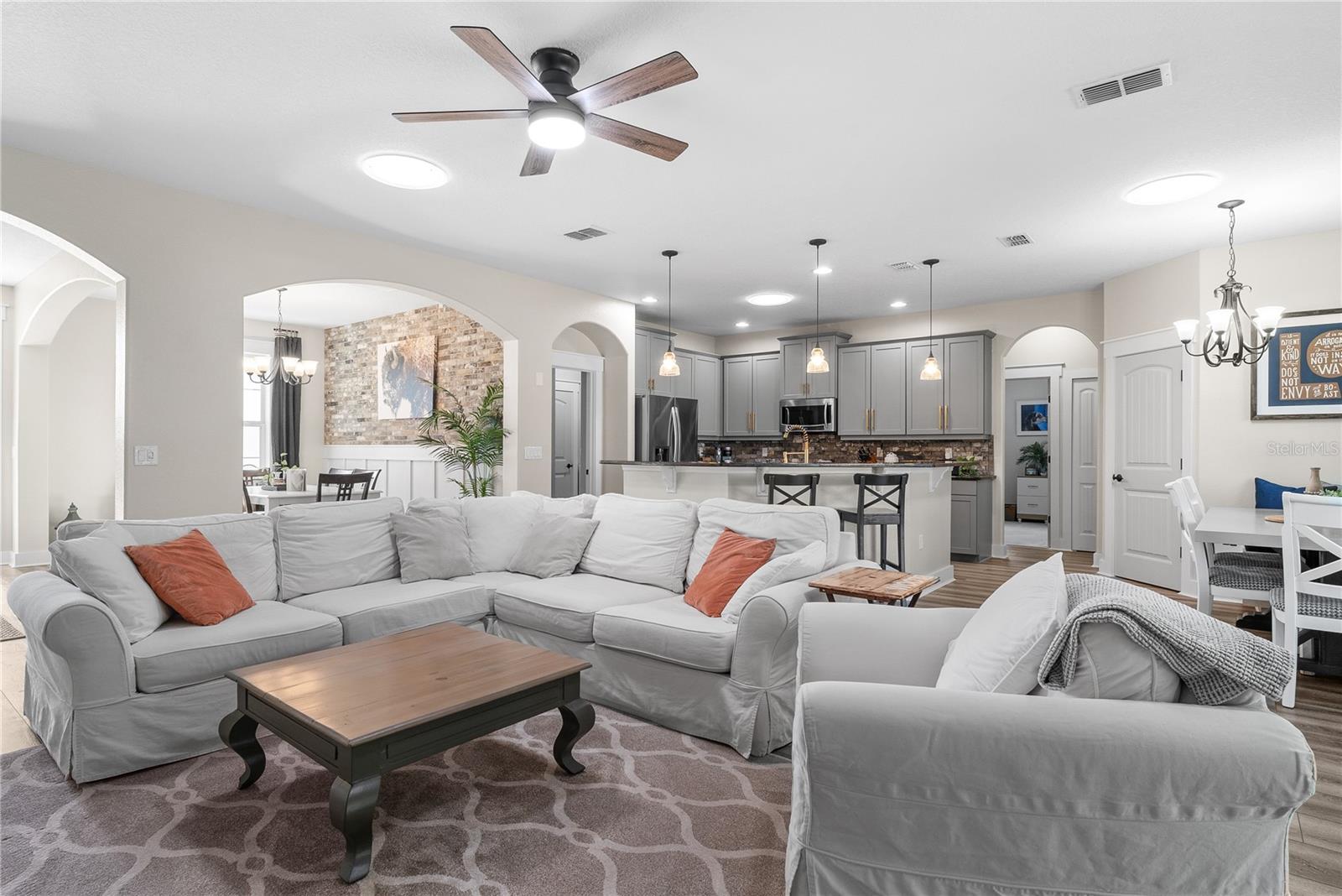 Image 13 of 45 For 615 Lake Cove Pointe Circle