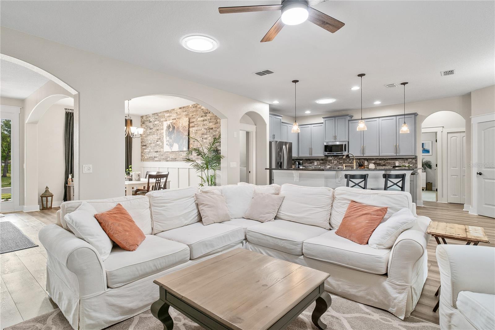 Image 14 of 45 For 615 Lake Cove Pointe Circle