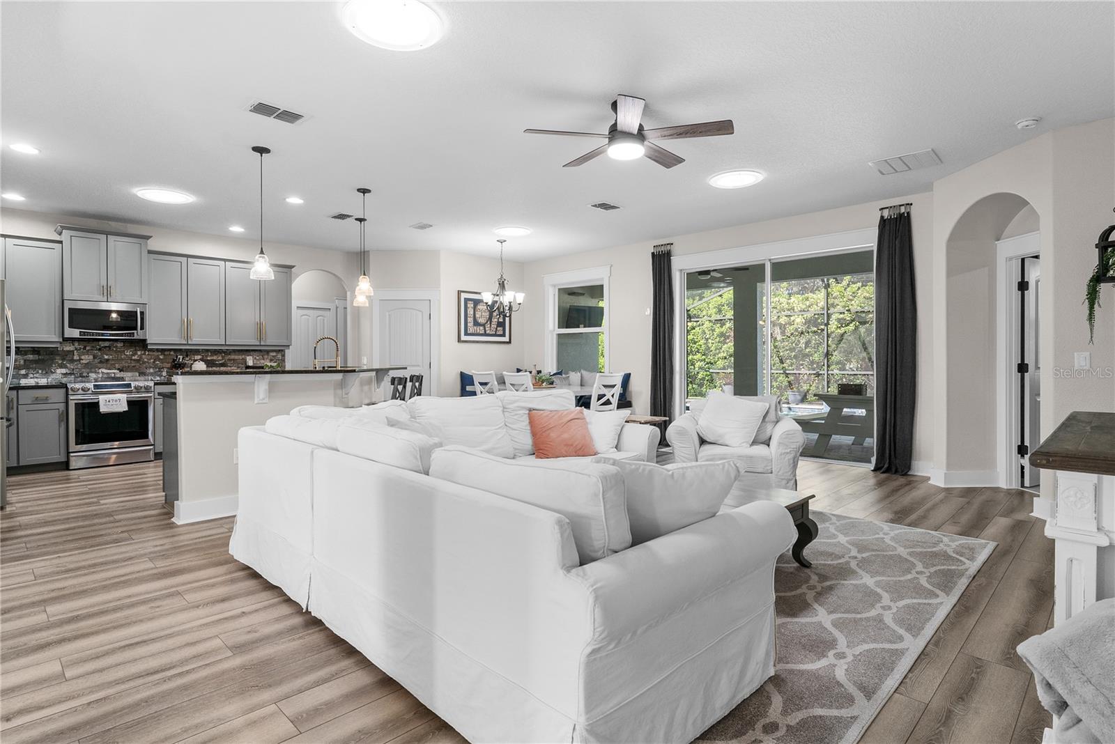 Image 15 of 45 For 615 Lake Cove Pointe Circle