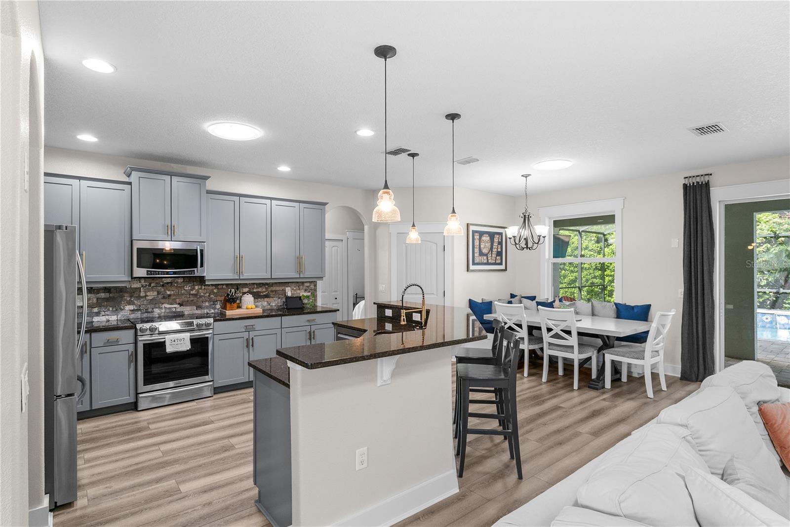 Image 16 of 45 For 615 Lake Cove Pointe Circle