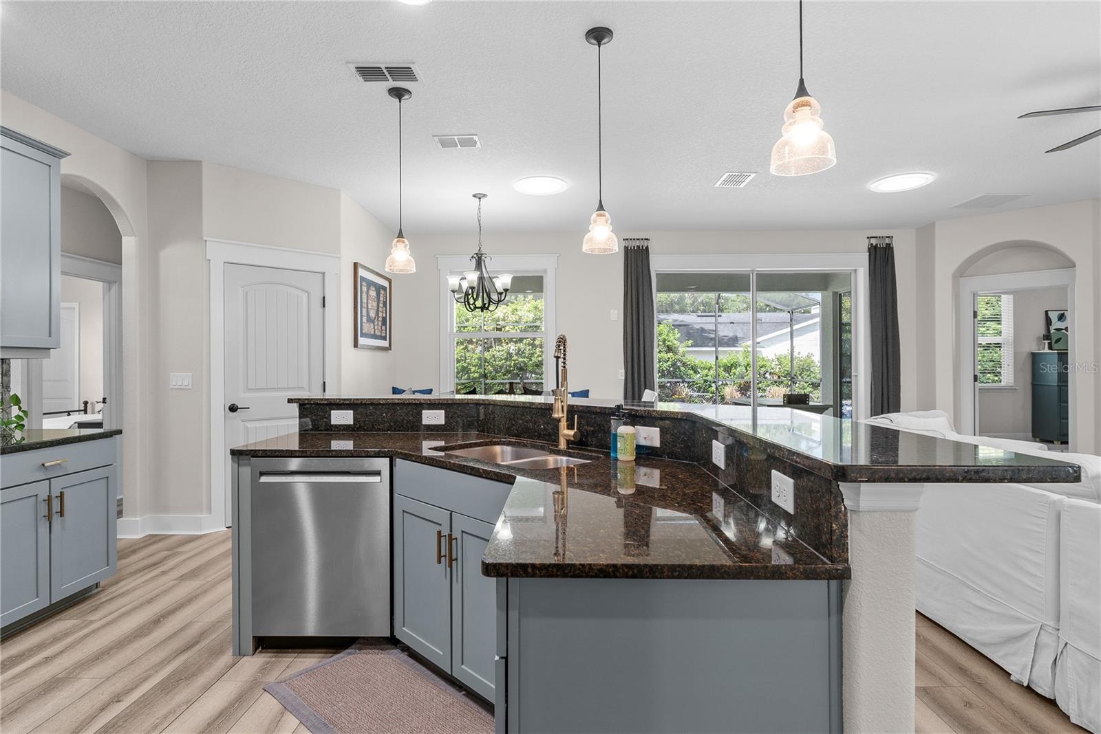 Image 21 of 45 For 615 Lake Cove Pointe Circle