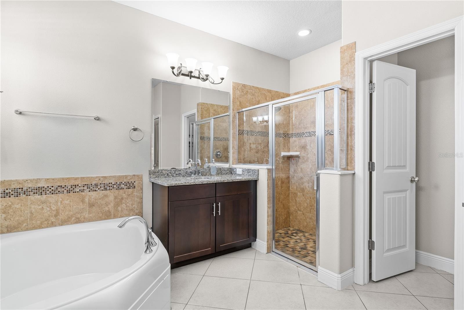 Image 28 of 45 For 615 Lake Cove Pointe Circle