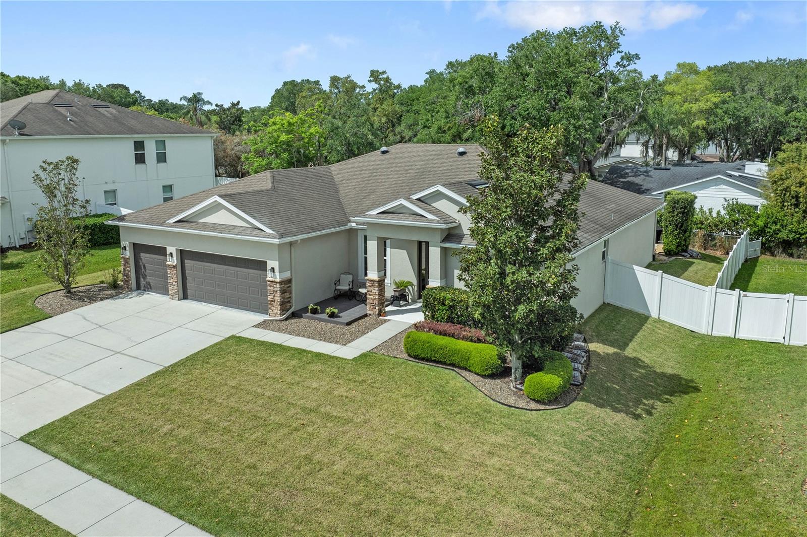 Image 4 of 45 For 615 Lake Cove Pointe Circle