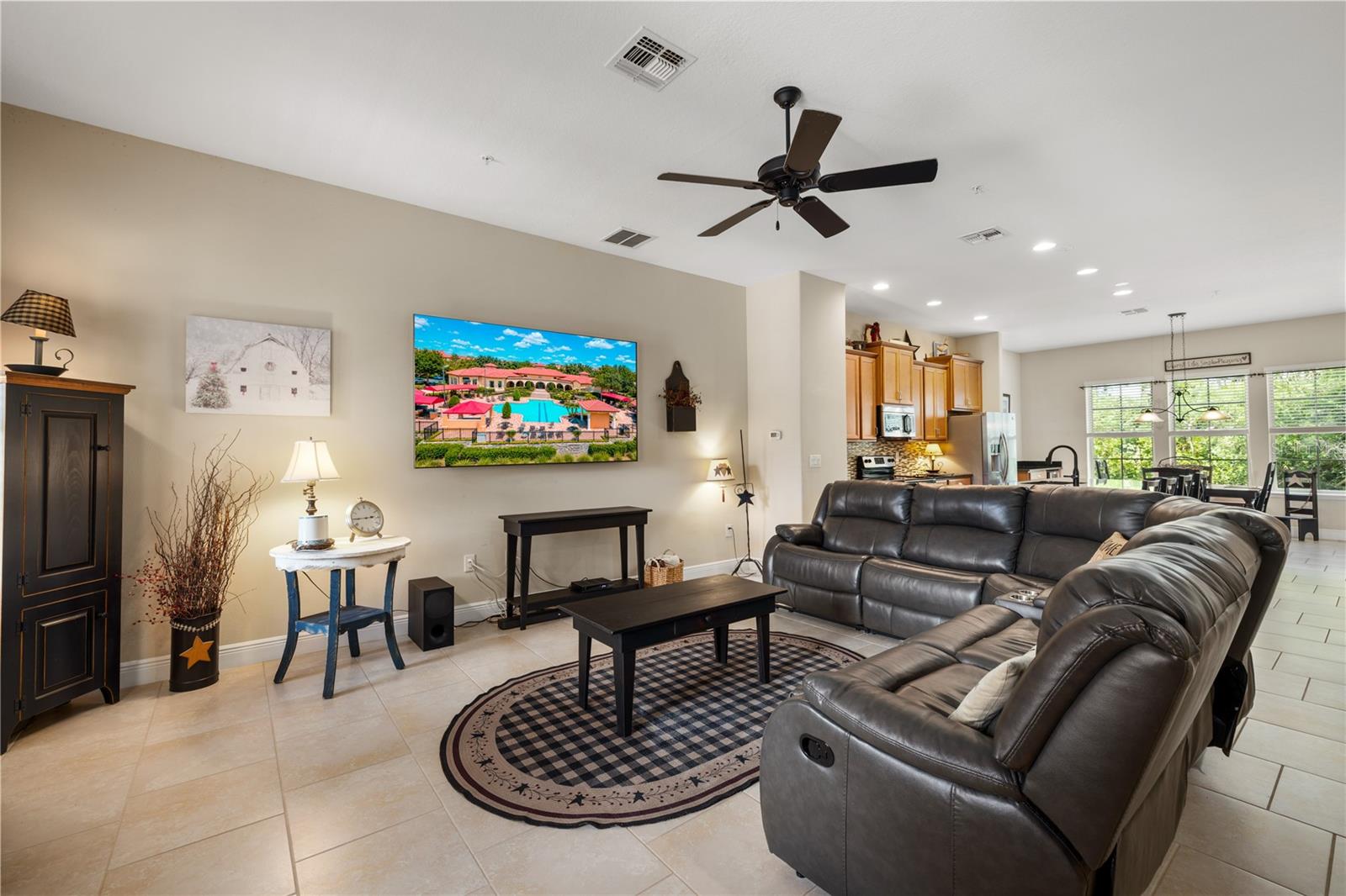 Image 18 of 56 For 2728 Lobelia Drive