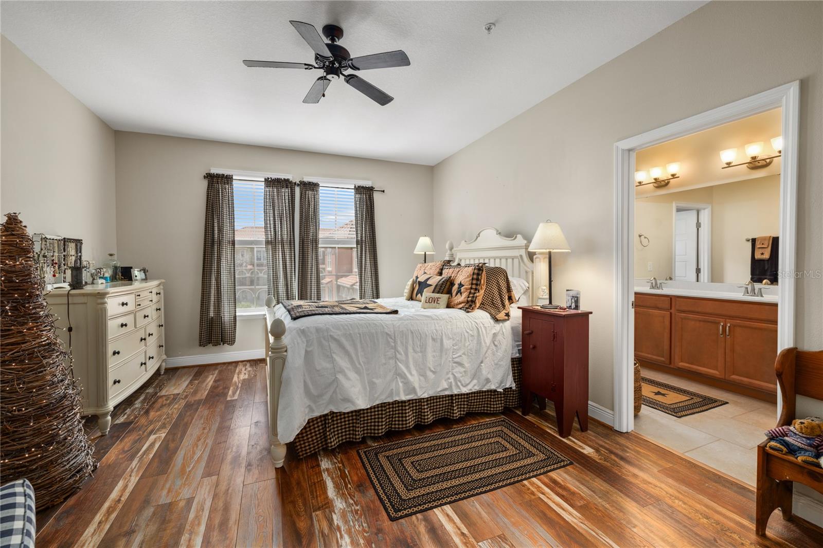 Image 21 of 56 For 2728 Lobelia Drive