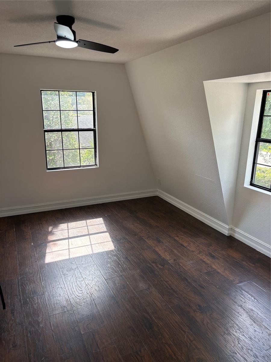 Image 11 of 27 For 4221 Greenfern Drive