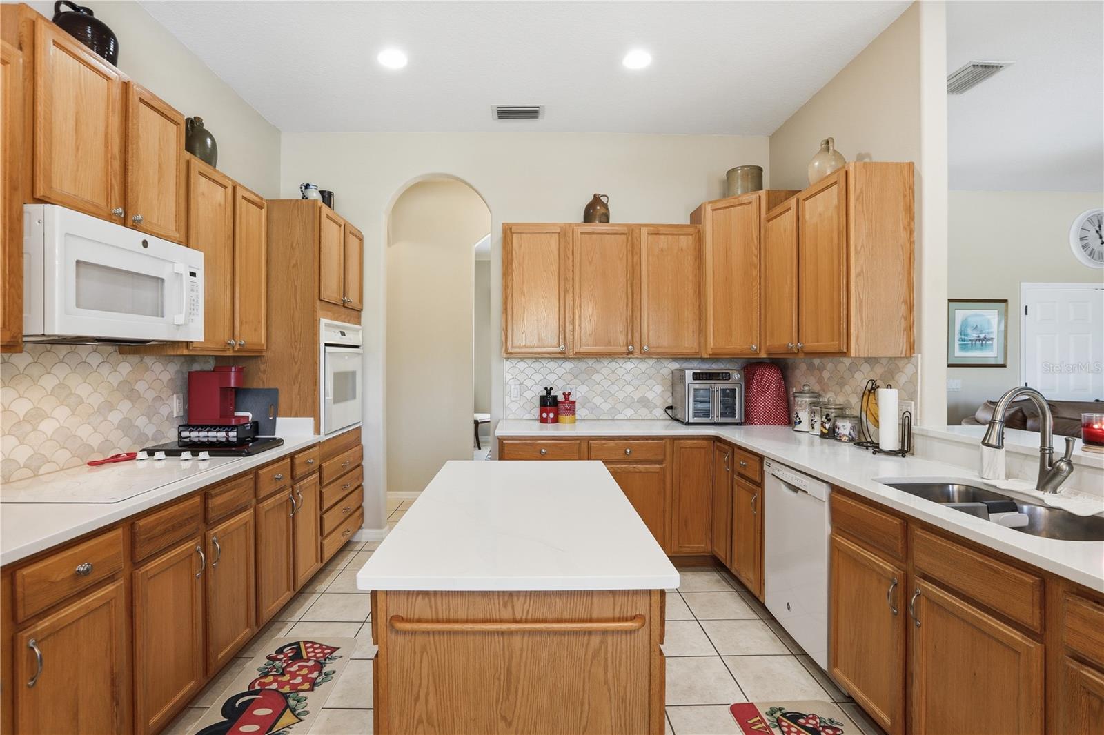 Listing photo id 18 for 1910 Sir Lancelot Circle