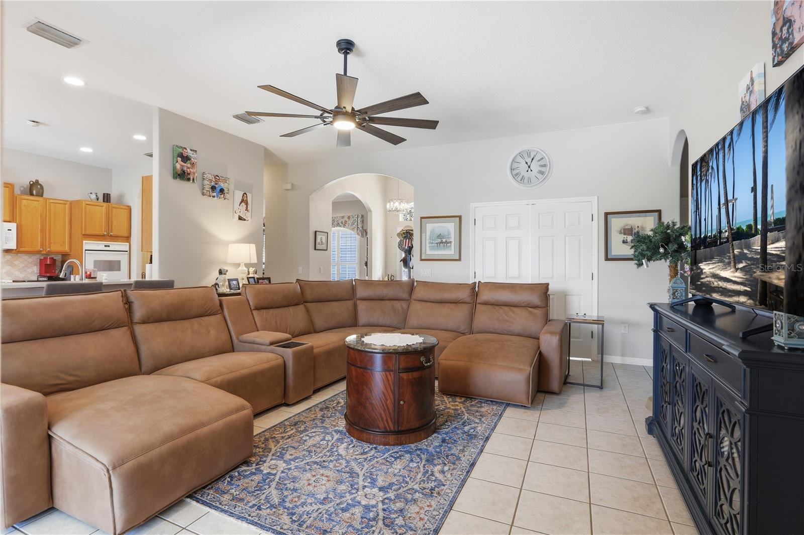 Listing photo id 23 for 1910 Sir Lancelot Circle