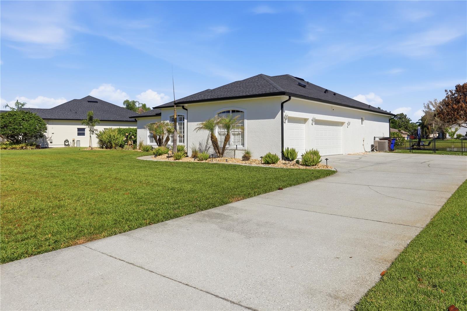 Listing photo id 2 for 1910 Sir Lancelot Circle