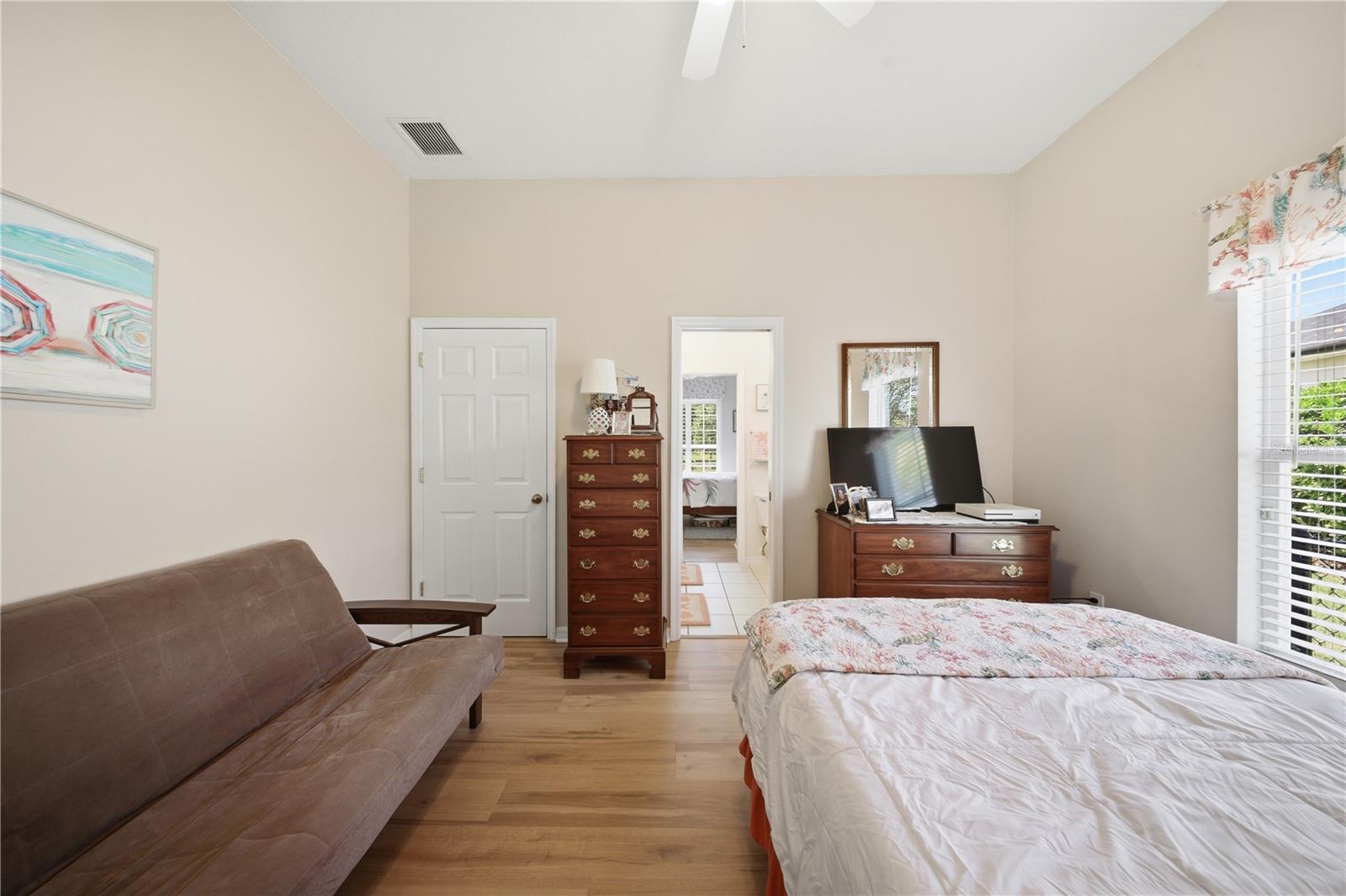 Listing photo id 41 for 1910 Sir Lancelot Circle