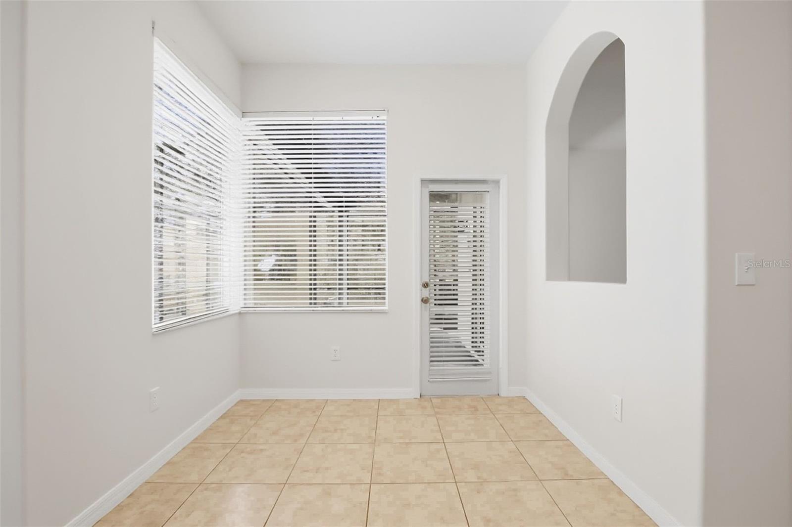 Listing photo id 9 for 4745 Patagonia Place