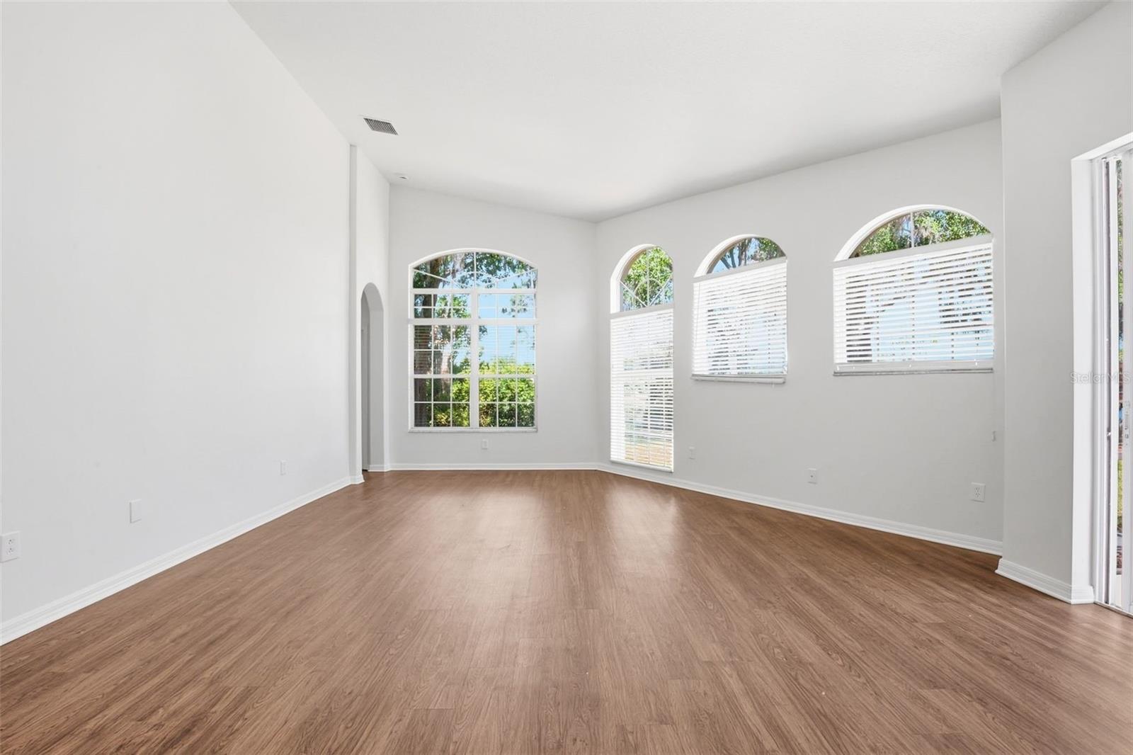 Listing photo id 11 for 4745 Patagonia Place