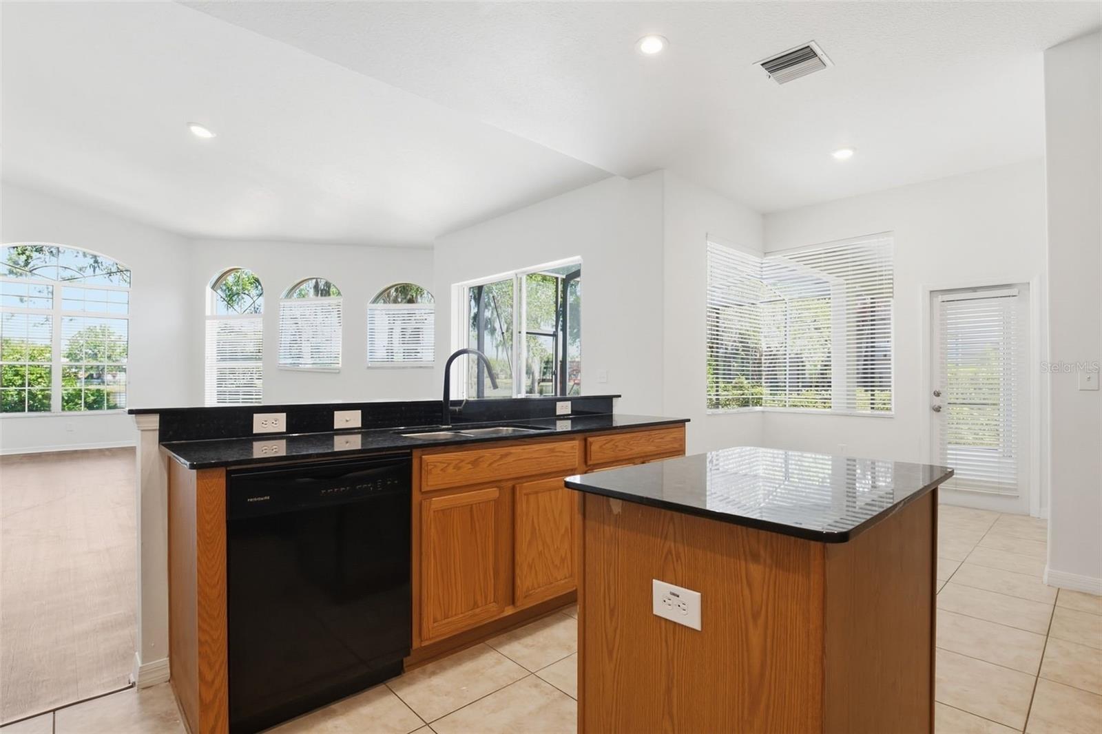 Listing photo id 18 for 4745 Patagonia Place