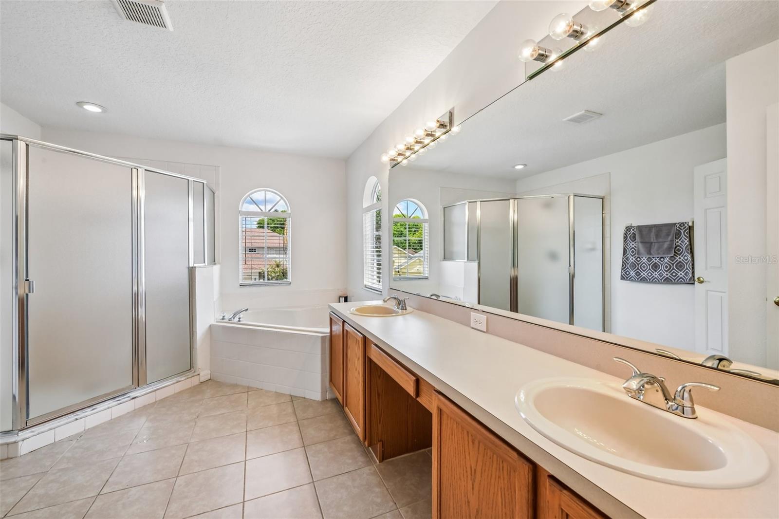 Image 10 of 33 For 9525 Southern Garden Circle