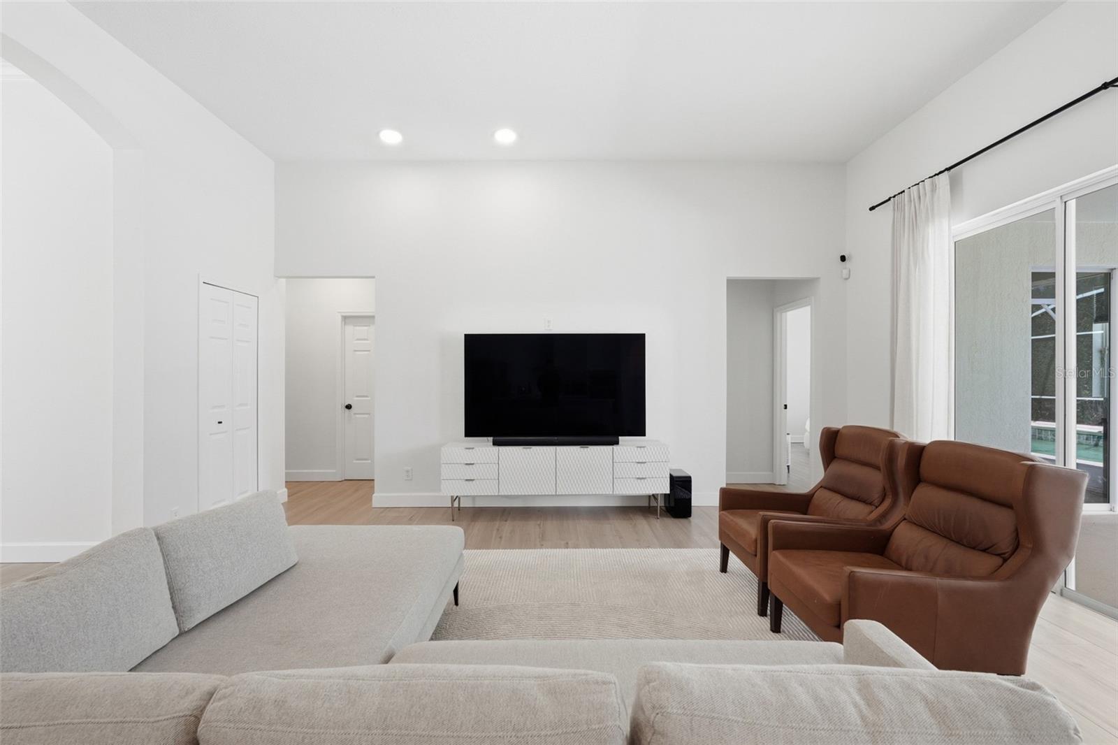 Image 16 of 48 For 264 Blue Stone Circle