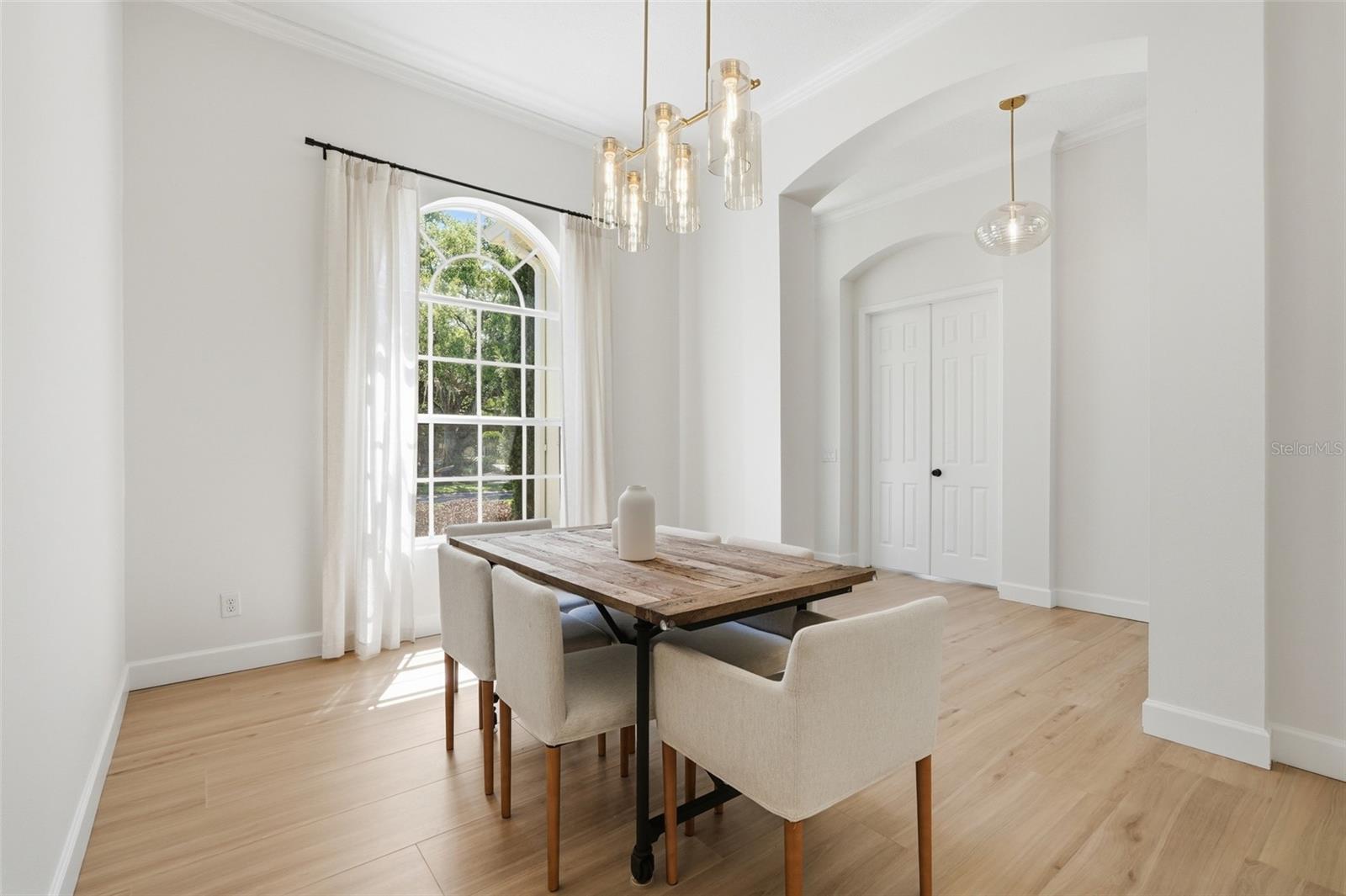 Image 17 of 48 For 264 Blue Stone Circle