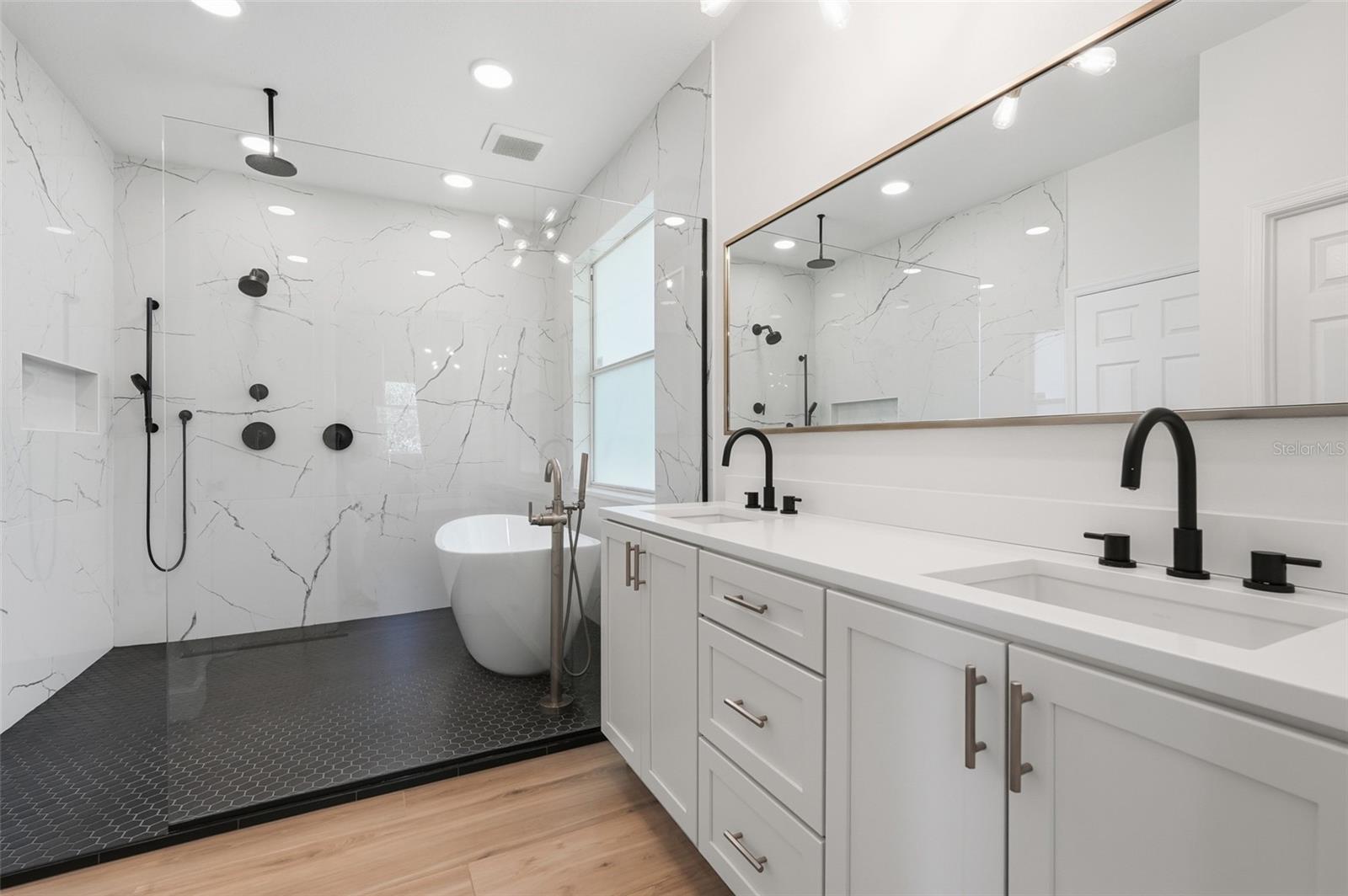 Image 21 of 48 For 264 Blue Stone Circle