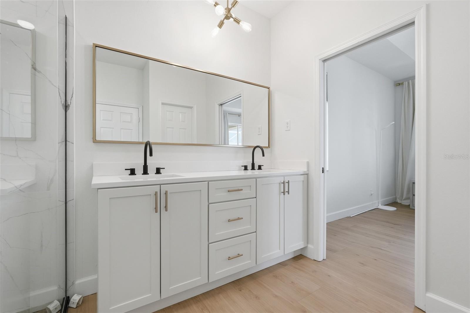 Image 24 of 48 For 264 Blue Stone Circle