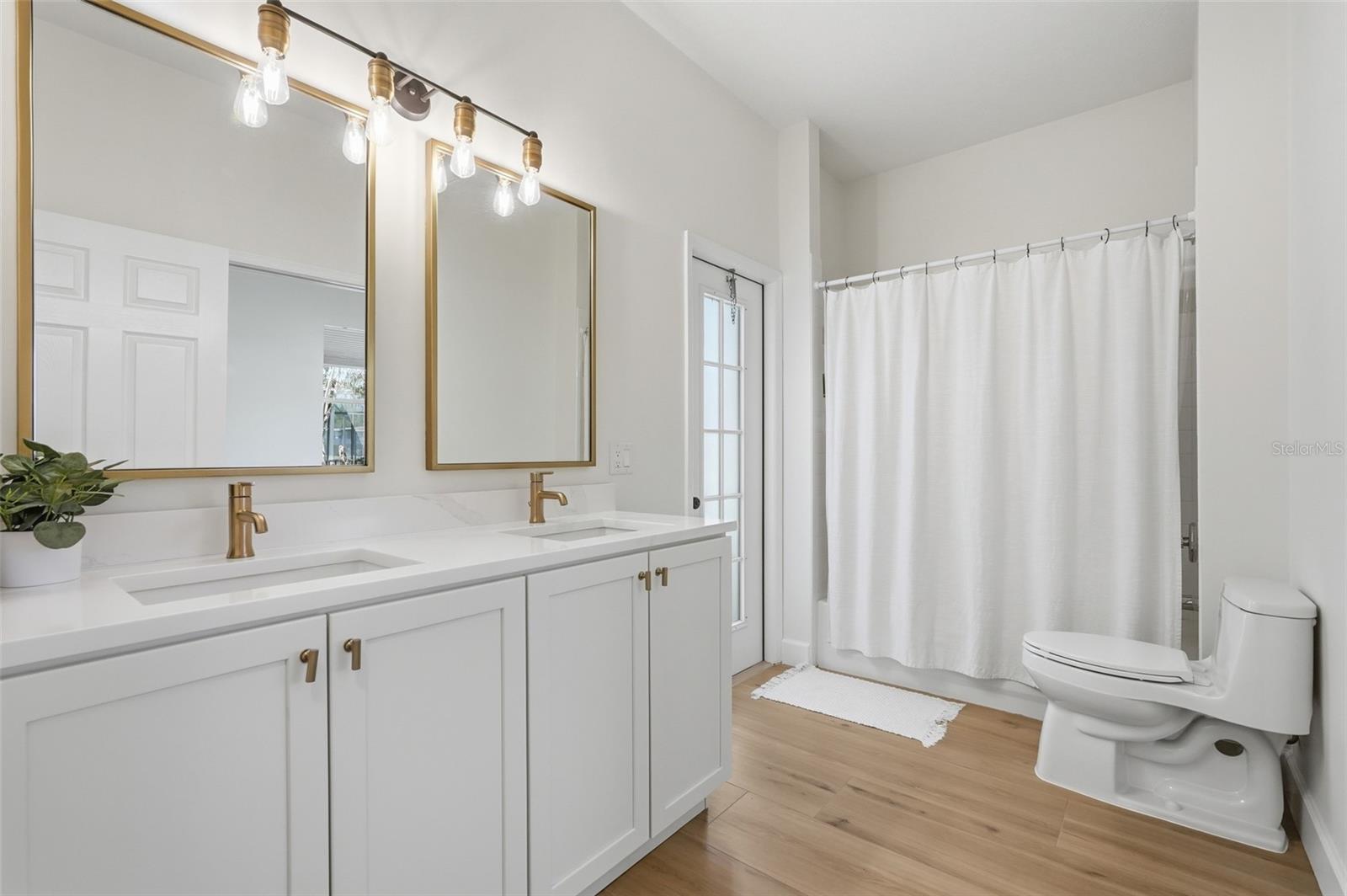 Image 28 of 48 For 264 Blue Stone Circle