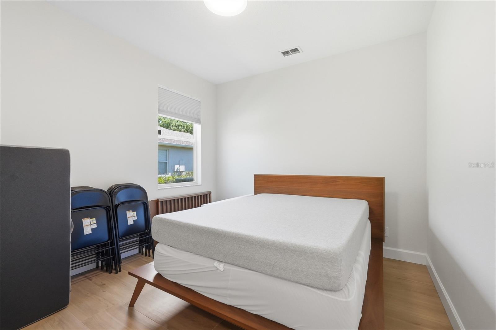 Image 32 of 48 For 264 Blue Stone Circle