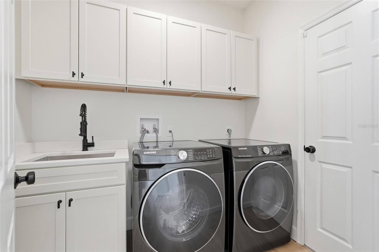 Image 36 of 48 For 264 Blue Stone Circle