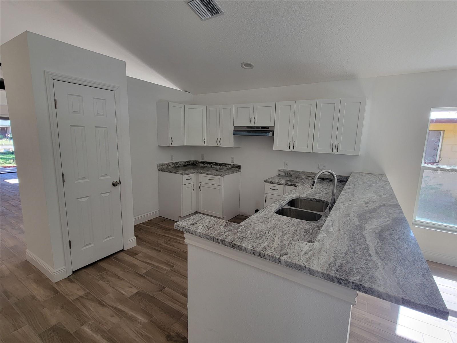 Image 8 of 11 For 4414 Cypress Street