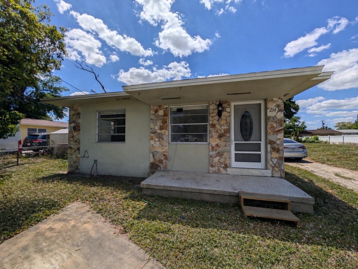 Image 2 of 8 For 214 Fairlane Avenue