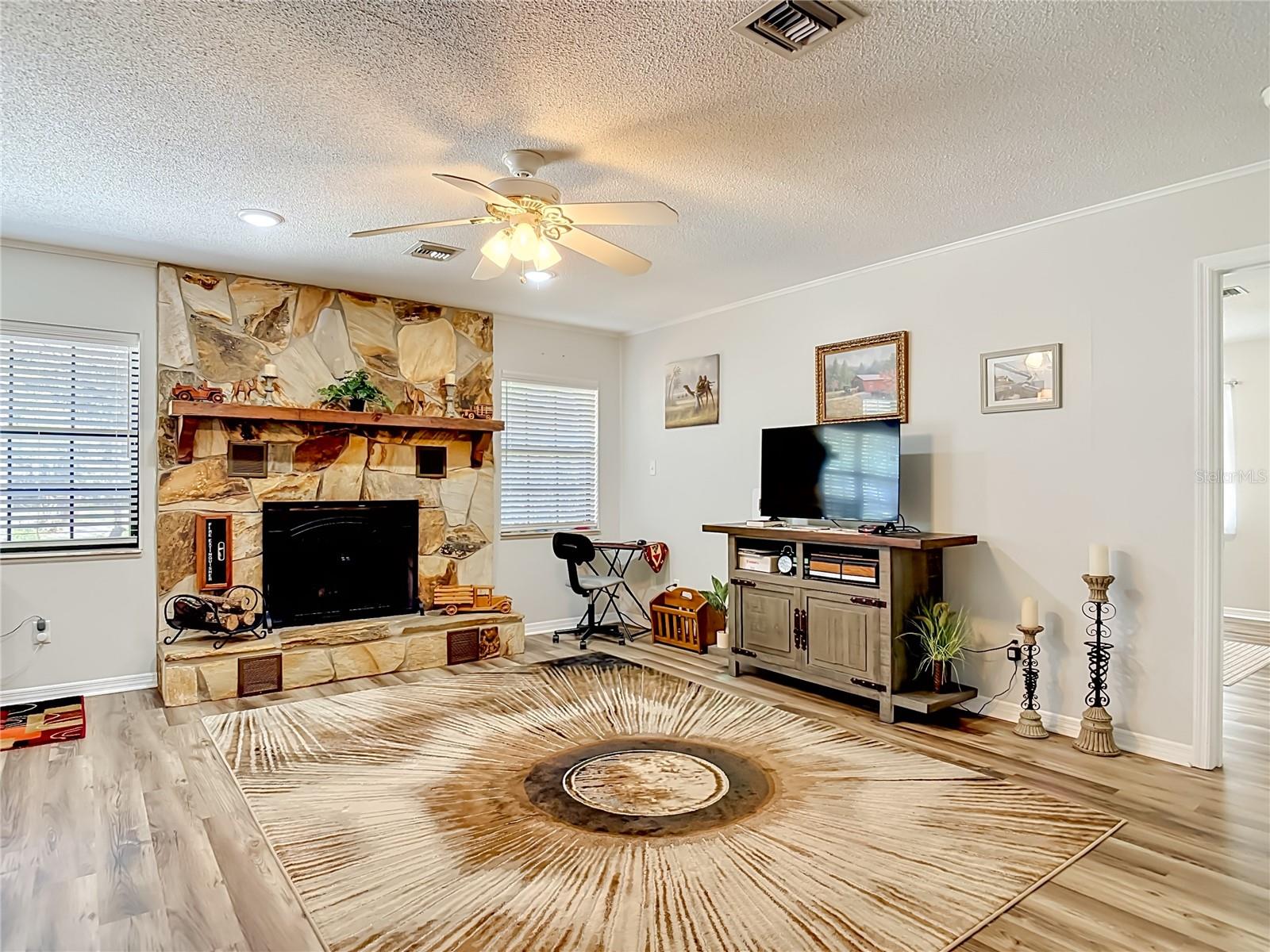 Image 15 of 46 For 17819 Palm Street