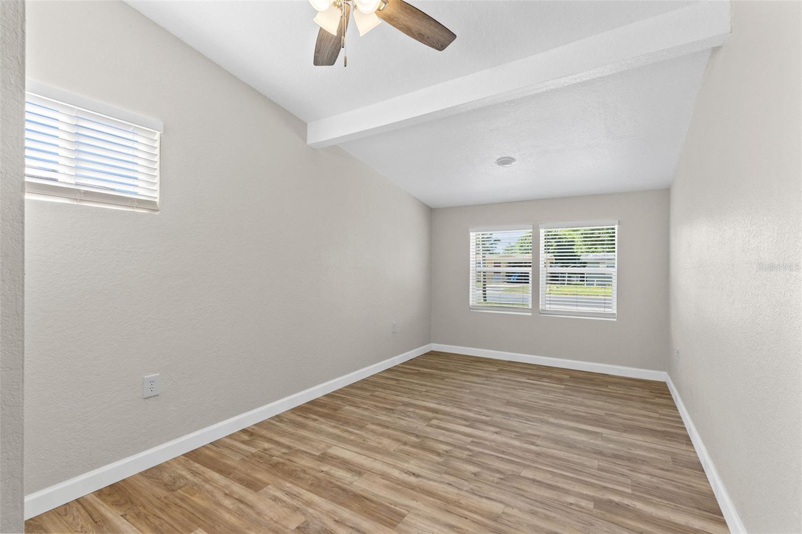 Image 10 of 27 For 904 Hawaii Drive
