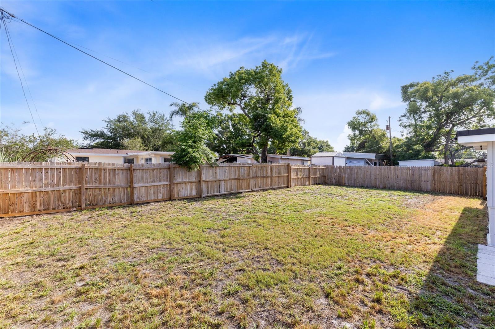Image 22 of 27 For 904 Hawaii Drive