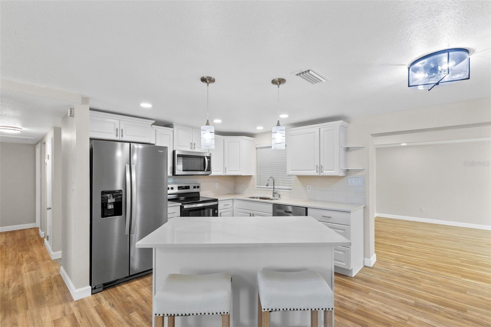 Image 4 of 27 For 904 Hawaii Drive