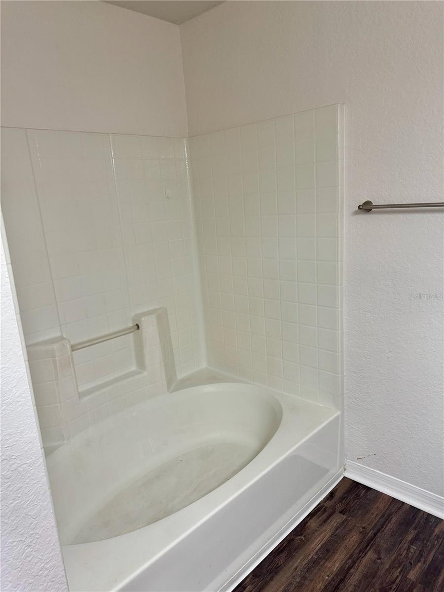 Image 14 of 17 For 832 Grand Regency Point 204