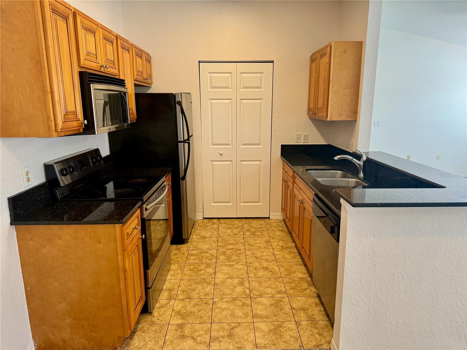 Image 5 of 17 For 832 Grand Regency Point 204